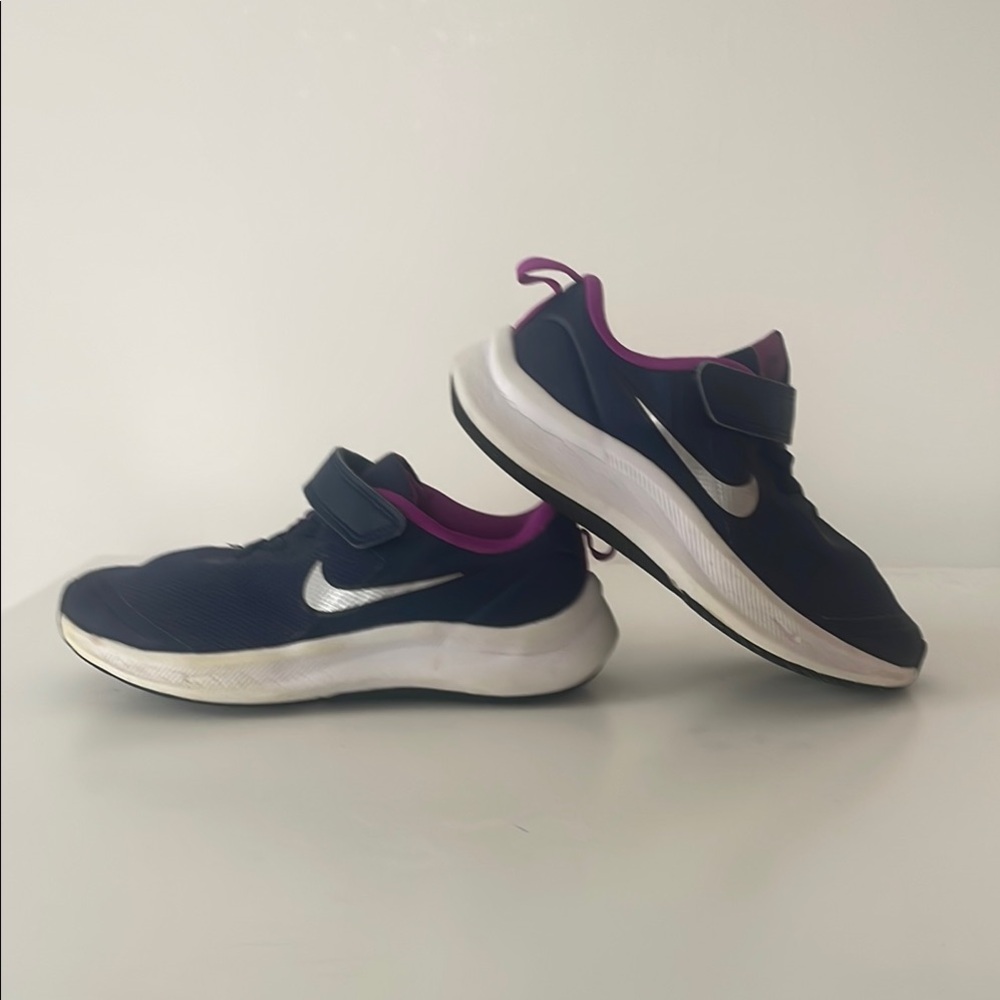 Nike Navy Sneakers with Velcro Closure size 12)